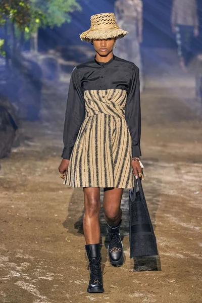 Look 49